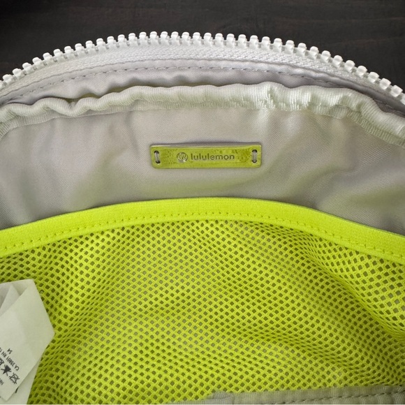 Lululemon Everywhere Belt Bag 1L Fluorescent Green Neon Lime Rare Activewear - Picture 4 of 6
